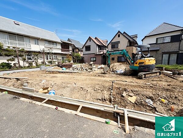 周辺は落ち着いた街並みの住宅地！子育てがしやすい住環境です！まだ未完成ですが、現地でしかわからない事もございます。是非一度ご覧ください。