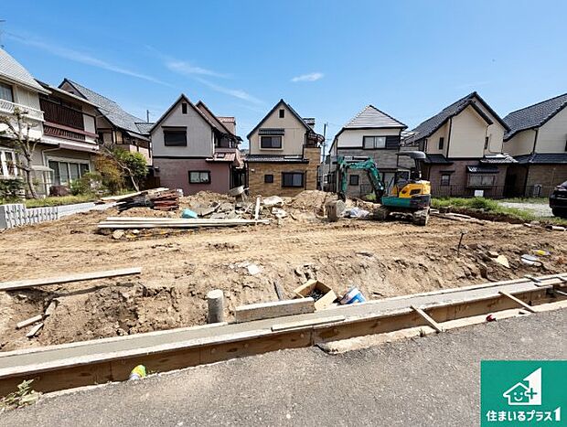 周辺は落ち着いた街並みの住宅地！子育てがしやすい住環境です！まだ未完成ですが、現地でしかわからない事もございます。是非一度ご覧ください。