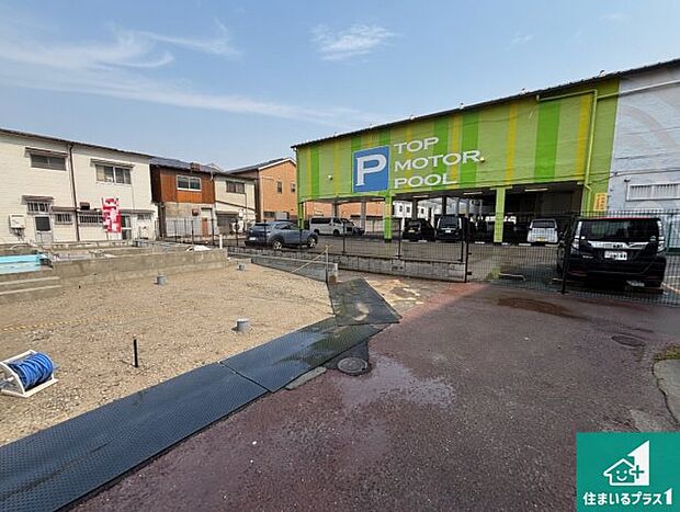 周辺は落ち着いた街並みの住宅地！子育てがしやすい住環境です！まだ未完成ですが、現地でしかわからない事もございます。是非一度ご覧ください。