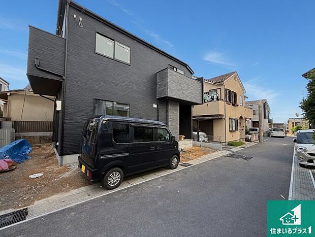 周辺は落ち着いた街並みの住宅地！子育てがしやすい住環境です！まだ未完成ですが、現地でしかわからない事もございます。是非一度ご覧ください。