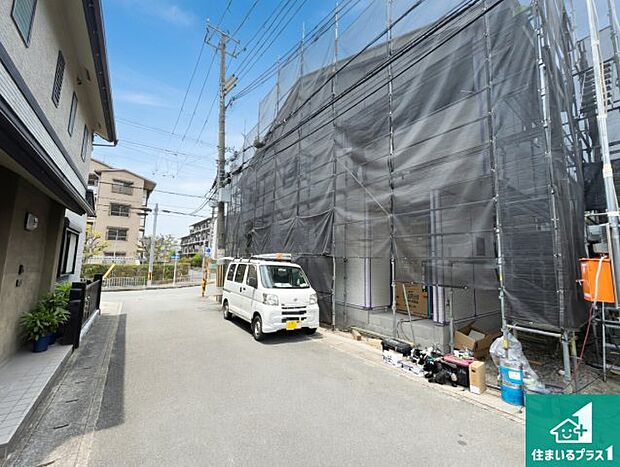 周辺は落ち着いた街並みの住宅地！子育てがしやすい住環境です！まだ未完成ですが、現地でしかわからない事もございます。是非一度ご覧ください。
