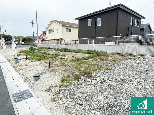 周辺は落ち着いた街並みの住宅地！子育てがしやすい住環境です！まだ未完成ですが、現地でしかわからない事もございます。是非一度ご覧ください。