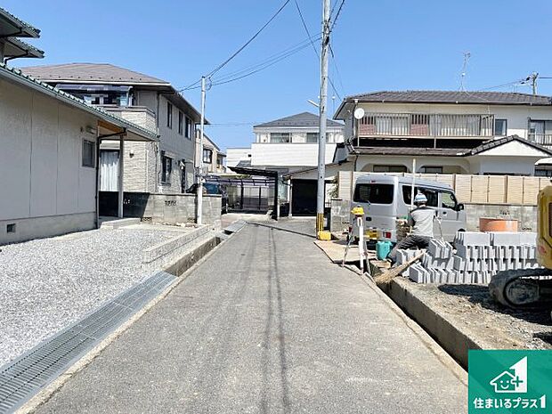 周辺は落ち着いた街並みの住宅地!子育てがしやすい住環境です!まだ未完成ですが、現地でしかわからない事もございます。是非一度ご覧ください。