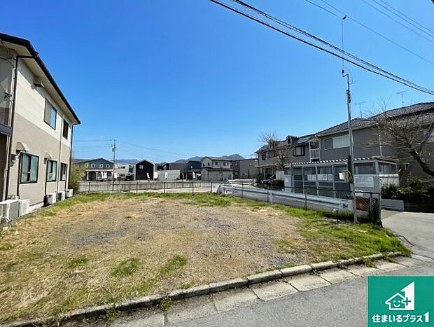 周辺は落ち着いた街並みの住宅地！子育てがしやすい住環境です！まだ未完成ですが、現地でしかわからない事もございます。是非一度ご覧ください。