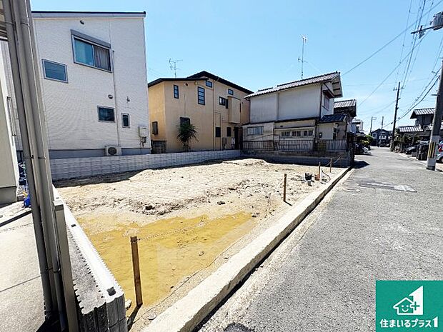 周辺は落ち着いた街並みの住宅地！子育てがしやすい住環境です！まだ未完成ですが、現地でしかわからない事もございます。是非一度ご覧ください。
