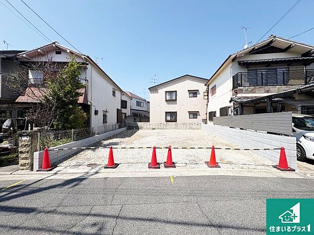 周辺は落ち着いた街並みの住宅地！子育てがしやすい住環境です！まだ未完成ですが、現地でしかわからない事もございます。是非一度ご覧ください。