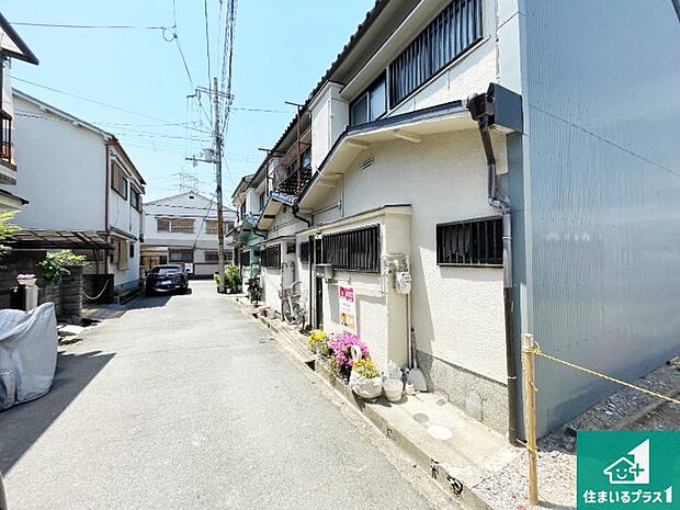 周辺は落ち着いた街並みの住宅地！子育てがしやすい住環境です！まだ未完成ですが、現地でしかわからない事もございます。是非一度ご覧ください。