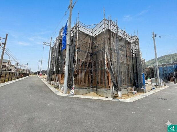 周辺は閑静な住宅街です。前面道路もしっかりと有りますので車の出し入れも安心ですよ!