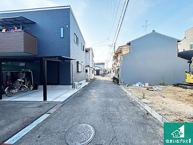 周辺は落ち着いた街並みの住宅地!子育てがしやすい住環境です!まだ未完成ですが、現地でしかわからない事もございます。是非一度ご覧ください。