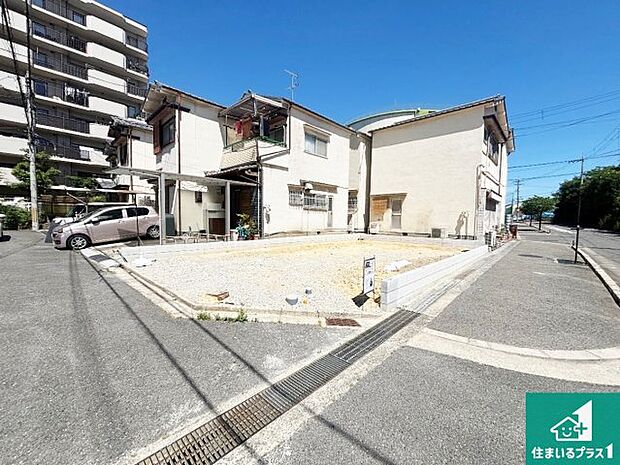 周辺は落ち着いた街並みの住宅地！子育てがしやすい住環境です！まだ未完成ですが、現地でしかわからない事もございます。是非一度ご覧ください。