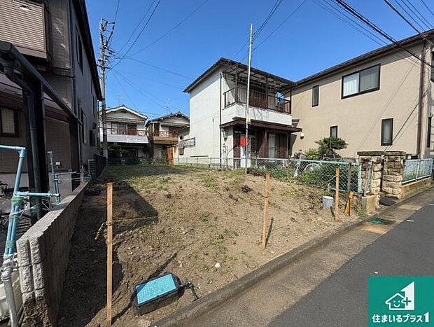 周辺は落ち着いた街並みの住宅地！子育てがしやすい住環境です！まだ未完成ですが、現地でしかわからない事もございます。是非一度ご覧ください。