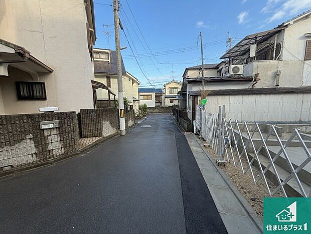 周辺は落ち着いた街並みの住宅地！子育てがしやすい住環境です！まだ未完成ですが、現地でしかわからない事もございます。是非一度ご覧ください。
