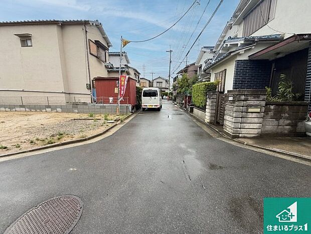 周辺は落ち着いた街並みの住宅地！子育てがしやすい住環境です！まだ未完成ですが、現地でしかわからない事もございます。是非一度ご覧ください。