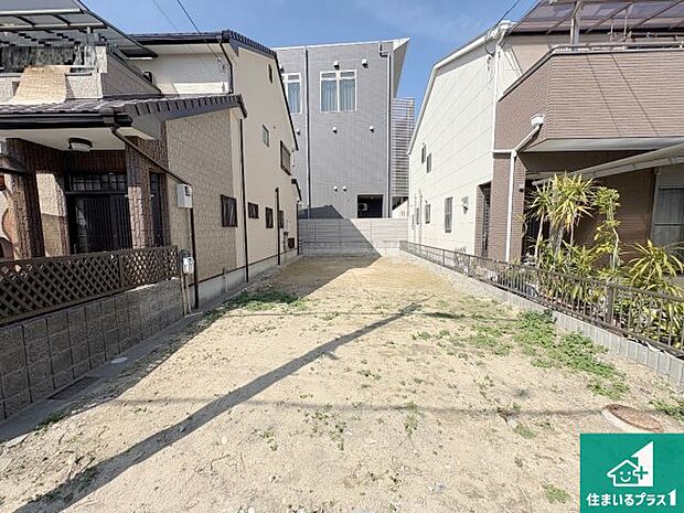 周辺は落ち着いた街並みの住宅地！子育てがしやすい住環境です！まだ未完成ですが、現地でしかわからない事もございます。是非一度ご覧ください。