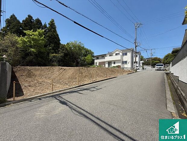 周辺は落ち着いた街並みの住宅地！子育てがしやすい住環境です！まだ未完成ですが、現地でしかわからない事もございます。是非一度ご覧ください。