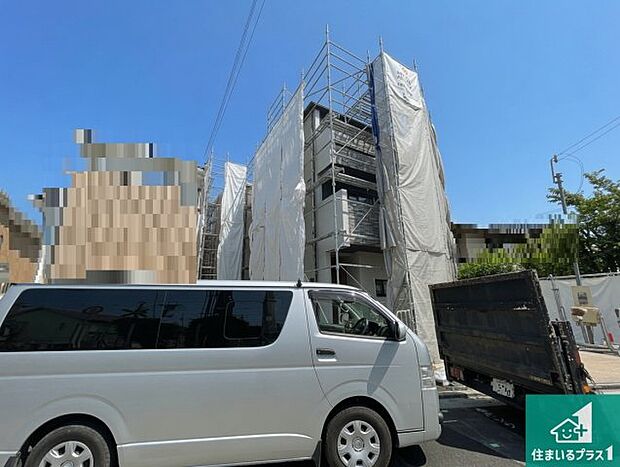 周辺は落ち着いた街並みの住宅地！子育てがしやすい住環境です！まだ未完成ですが、現地でしかわからない事もございます。是非一度ご覧ください。