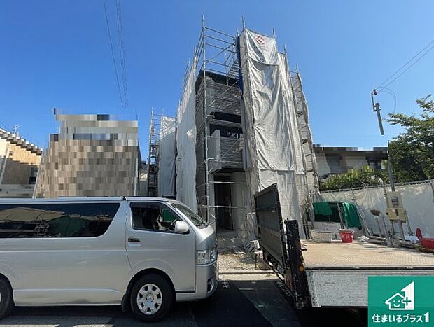 周辺は落ち着いた街並みの住宅地！子育てがしやすい住環境です！まだ未完成ですが、現地でしかわからない事もございます。是非一度ご覧ください。