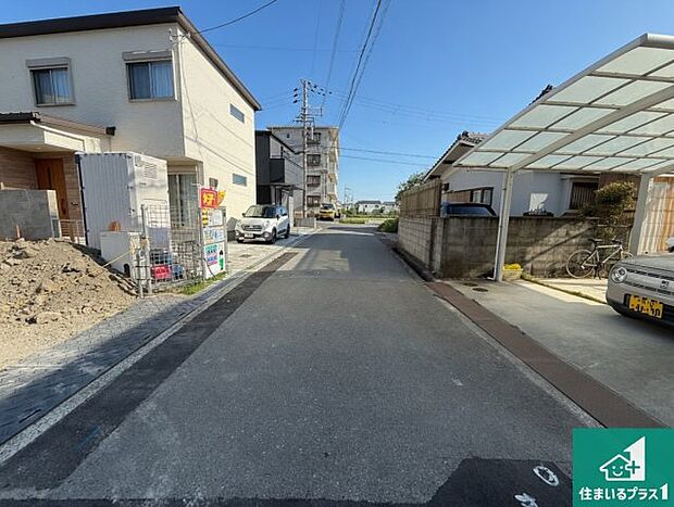 周辺は落ち着いた街並みの住宅地！子育てがしやすい住環境です！まだ未完成ですが、現地でしかわからない事もございます。是非一度ご覧ください。