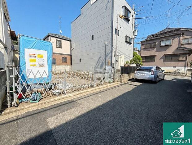 周辺は落ち着いた街並みの住宅地！子育てがしやすい住環境です！まだ未完成ですが、現地でしかわからない事もございます。是非一度ご覧ください。