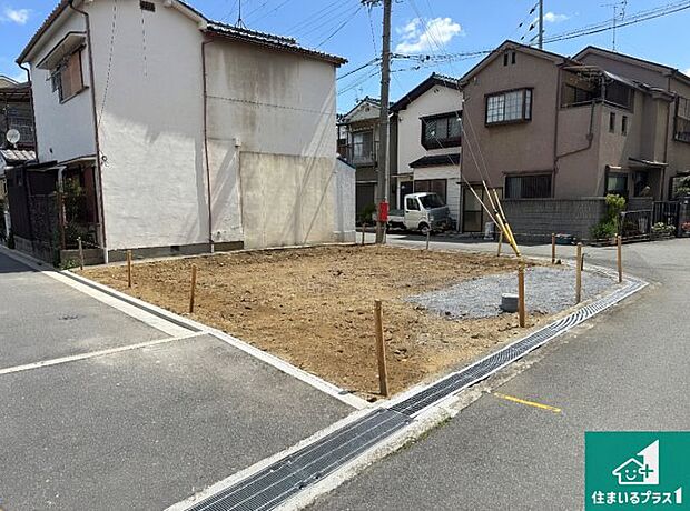 周辺は落ち着いた街並みの住宅地！子育てがしやすい住環境です！まだ未完成ですが、現地でしかわからない事もございます。是非一度ご覧ください。