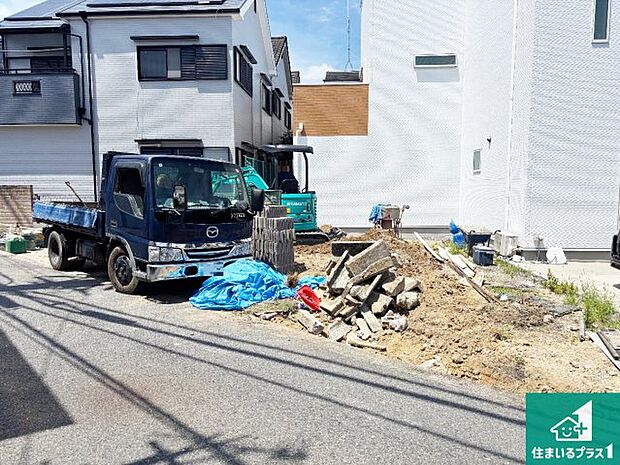 周辺は落ち着いた街並みの住宅地!子育てがしやすい住環境です!まだ未完成ですが、現地でしかわからない事もございます。是非一度ご覧ください。