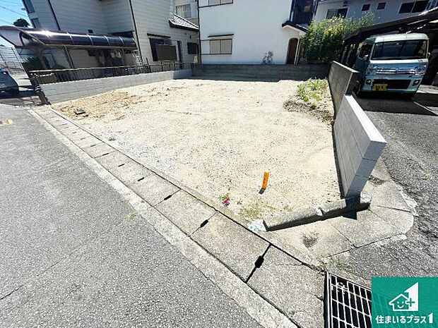 周辺は落ち着いた街並みの住宅地!子育てがしやすい住環境です!まだ未完成ですが、現地でしかわからない事もございます。是非一度ご覧ください。