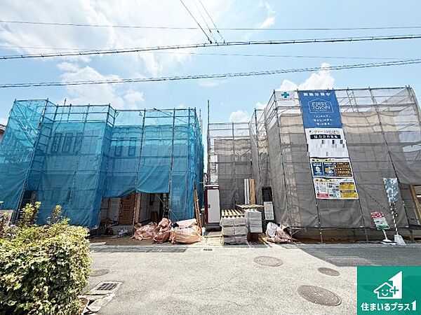 周辺は落ち着いた街並みの住宅地！子育てがしやすい住環境です！まだ未完成ですが、現地でしかわからない事もございます。是非一度ご覧ください。