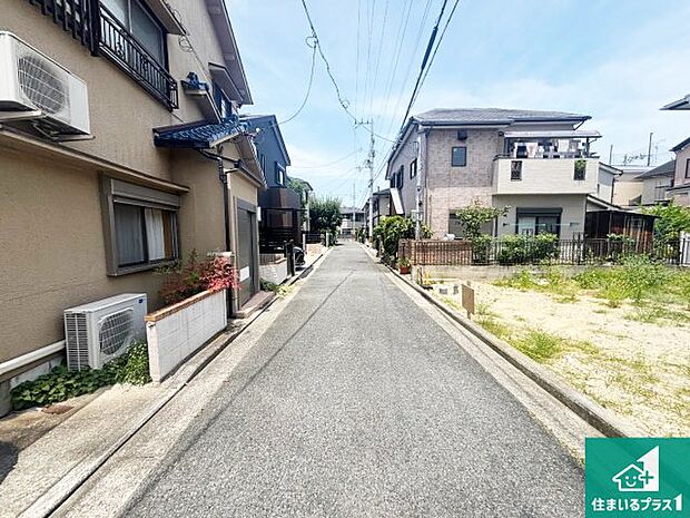 周辺は落ち着いた街並みの住宅地!子育てがしやすい住環境です!まだ未完成ですが、現地でしかわからない事もございます。是非一度ご覧ください。