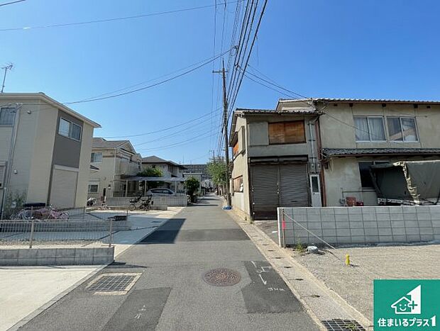 周辺は落ち着いた街並みの住宅地!子育てがしやすい住環境です!まだ未完成ですが、現地でしかわからない事もございます。是非一度ご覧ください。