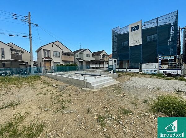 周辺は落ち着いた街並みの住宅地！子育てがしやすい住環境です！まだ未完成ですが、現地でしかわからない事もございます。是非一度ご覧ください。