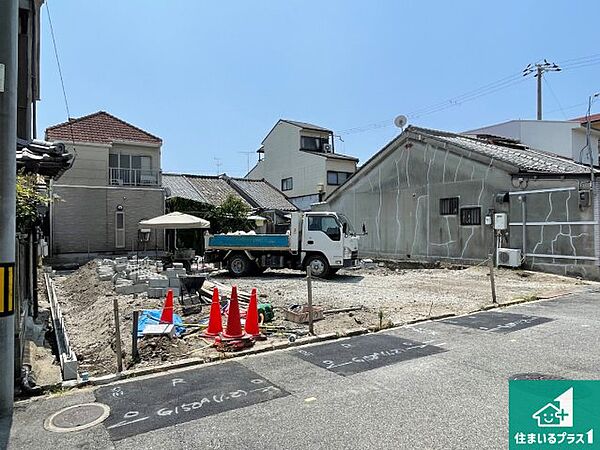 周辺は落ち着いた街並みの住宅地！子育てがしやすい住環境です！まだ未完成ですが、現地でしかわからない事もございます。是非一度ご覧ください。