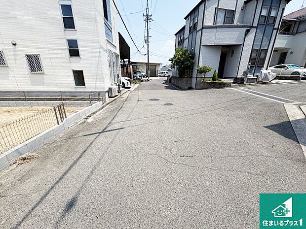 周辺は落ち着いた街並みの住宅地!子育てがしやすい住環境です!まだ未完成ですが、現地でしかわからない事もございます。是非一度ご覧ください。