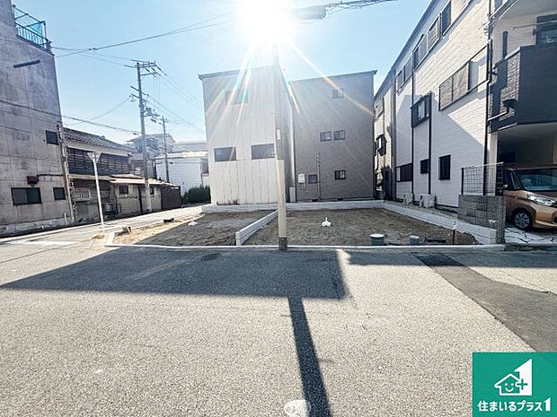 周辺は落ち着いた街並みの住宅地!子育てがしやすい住環境です!まだ未完成ですが、現地でしかわからない事もございます。是非一度ご覧ください。