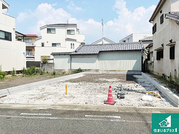 周辺は落ち着いた街並みの住宅地!子育てがしやすい住環境です!まだ未完成ですが、現地でしかわからない事もございます。是非一度ご覧ください。