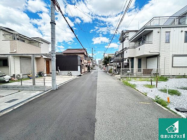 周辺は落ち着いた街並みの住宅地!子育てがしやすい住環境です!まだ未完成ですが、現地でしかわからない事もございます。是非一度ご覧ください。