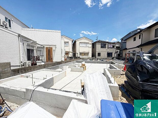 周辺は落ち着いた街並みの住宅地!子育てがしやすい住環境です!まだ未完成ですが、現地でしかわからない事もございます。是非一度ご覧ください。