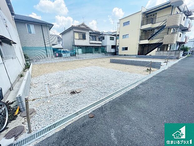 周辺は落ち着いた街並みの住宅地！子育てがしやすい住環境です！まだ未完成ですが、現地でしかわからない事もございます。是非一度ご覧ください。