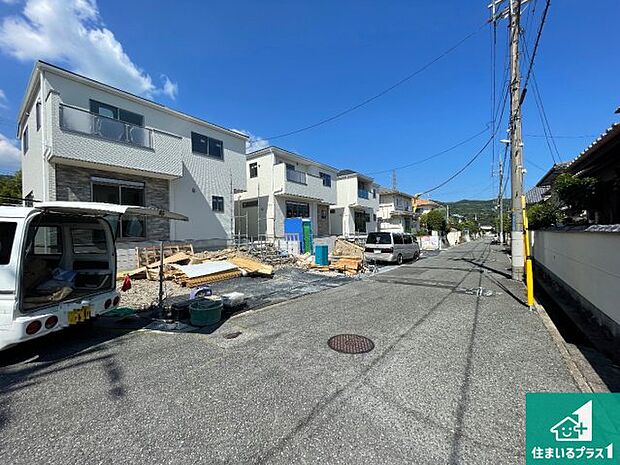 周辺は落ち着いた街並みの住宅地！子育てがしやすい住環境です！まだ未完成ですが、現地でしかわからない事もございます。是非一度ご覧ください。