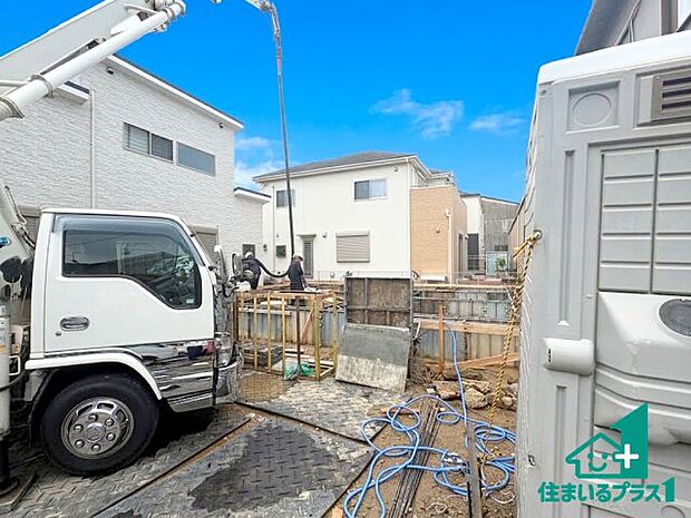 現在はこんな感じです。完成までが待ち遠しいですね。