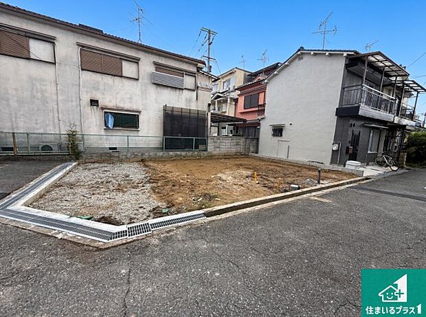 周辺は落ち着いた街並みの住宅地!子育てがしやすい住環境です!まだ未完成ですが、現地でしかわからない事もございます。是非一度ご覧ください。