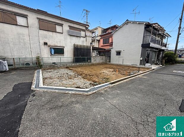 周辺は落ち着いた街並みの住宅地!子育てがしやすい住環境です!まだ未完成ですが、現地でしかわからない事もございます。是非一度ご覧ください。