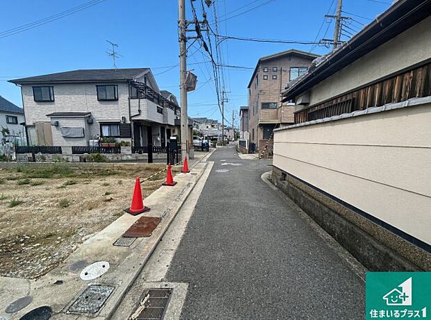 周辺は落ち着いた街並みの住宅地！子育てがしやすい住環境です！まだ未完成ですが、現地でしかわからない事もございます。是非一度ご覧ください。