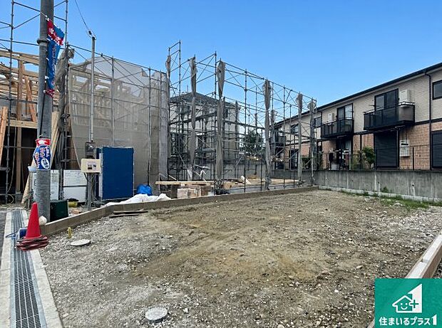 周辺は落ち着いた街並みの住宅地!子育てがしやすい住環境です!まだ未完成ですが、現地でしかわからない事もございます。是非一度ご覧ください。