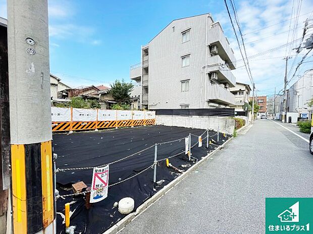 周辺は落ち着いた街並みの住宅地!子育てがしやすい住環境です!まだ未完成ですが、現地でしかわからない事もございます。是非一度ご覧ください。