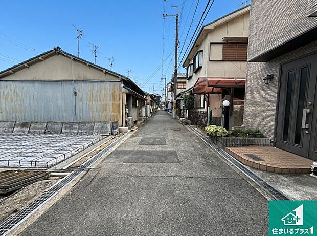 周辺は落ち着いた街並みの住宅地!子育てがしやすい住環境です!まだ未完成ですが、現地でしかわからない事もございます。是非一度ご覧ください。