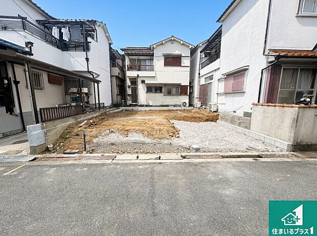 周辺は落ち着いた街並みの住宅地!子育てがしやすい住環境です!まだ未完成ですが、現地でしかわからない事もございます。是非一度ご覧ください。