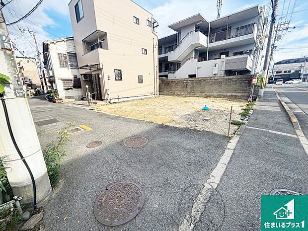 周辺は落ち着いた街並みの住宅地!子育てがしやすい住環境です!まだ未完成ですが、現地でしかわからない事もございます。是非一度ご覧ください。