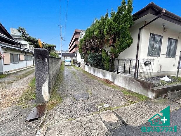 周辺は閑静な住宅街です。前面道路もしっかりと有りますので車の出し入れも安心ですよ!