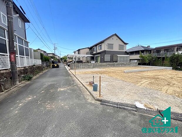 周辺は落ち着いた街並みの住宅地！子育てがしやすい住環境です！まだ未完成ですが、現地でしかわからない事もございます。是非一度ご覧ください。