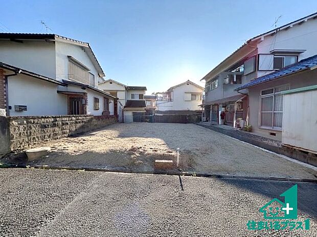周辺は落ち着いた街並みの住宅地!子育てがしやすい住環境です!まだ未完成ですが、現地でしかわからない事もございます。是非一度ご覧ください。